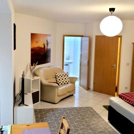 Wohlfuehl-Ferienwohnung Mit Tiefgarage Im Gruenen オーバーホーフ エクステリア 写真