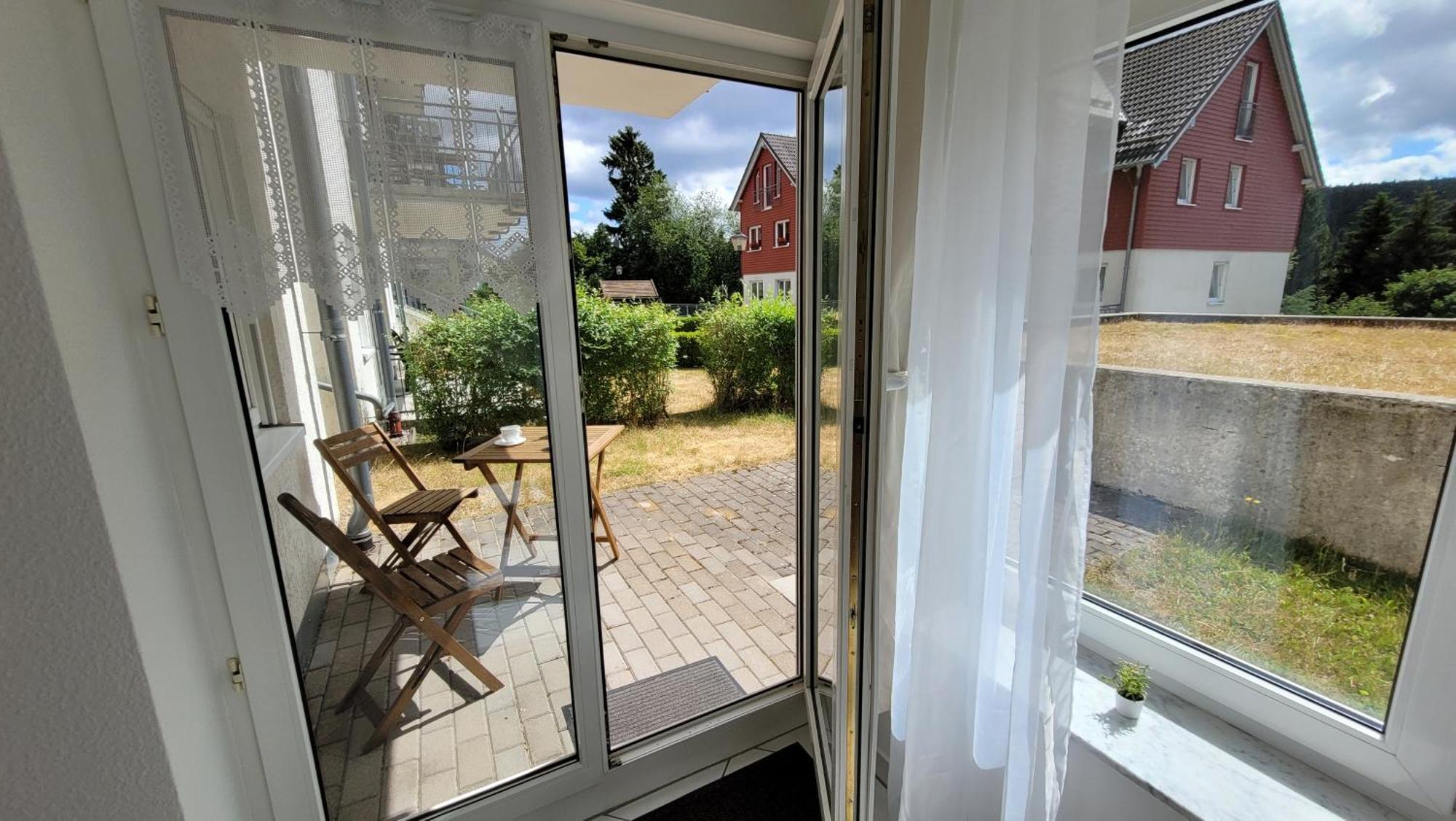 Wohlfuehl-Ferienwohnung Mit Tiefgarage Im Gruenen オーバーホーフ エクステリア 写真