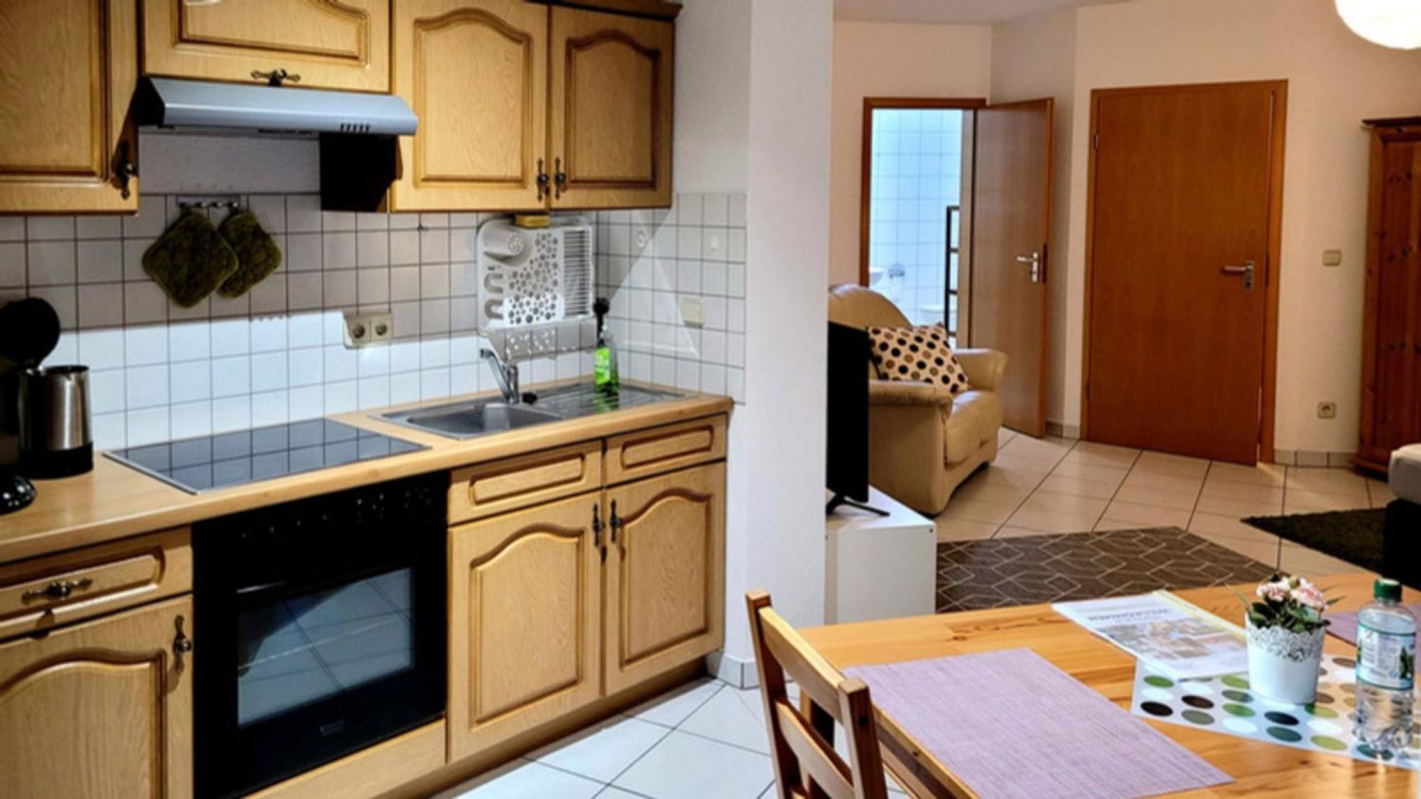 Wohlfuehl-Ferienwohnung Mit Tiefgarage Im Gruenen オーバーホーフ エクステリア 写真